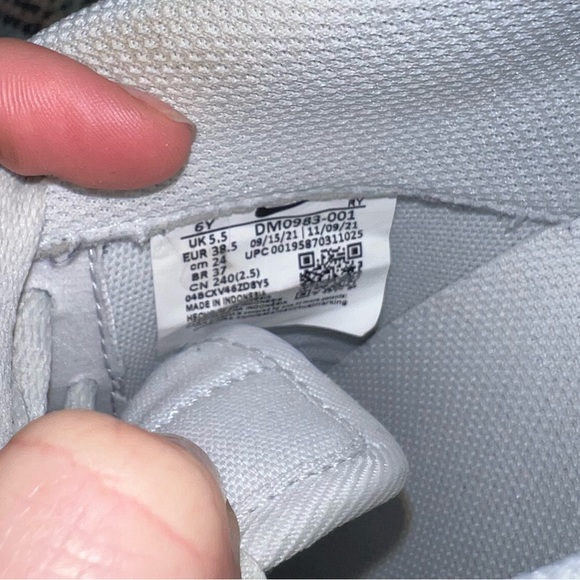 Nike Air Force 1 LV8 - Picture 8 of 8